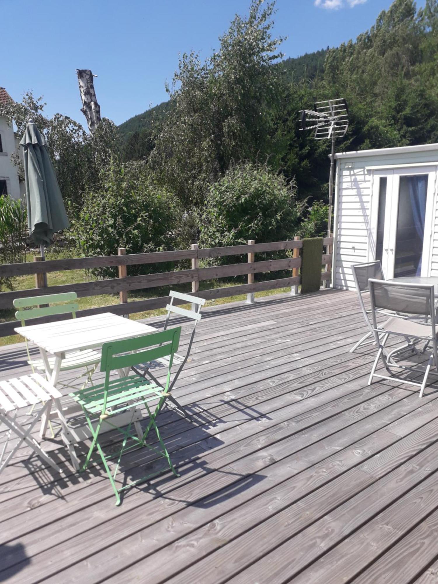 Gites, Les Jonquilles, Le Sagard Et Bungalow Les Brimbelles, Nature Et Detente La Houssiere 外观 照片