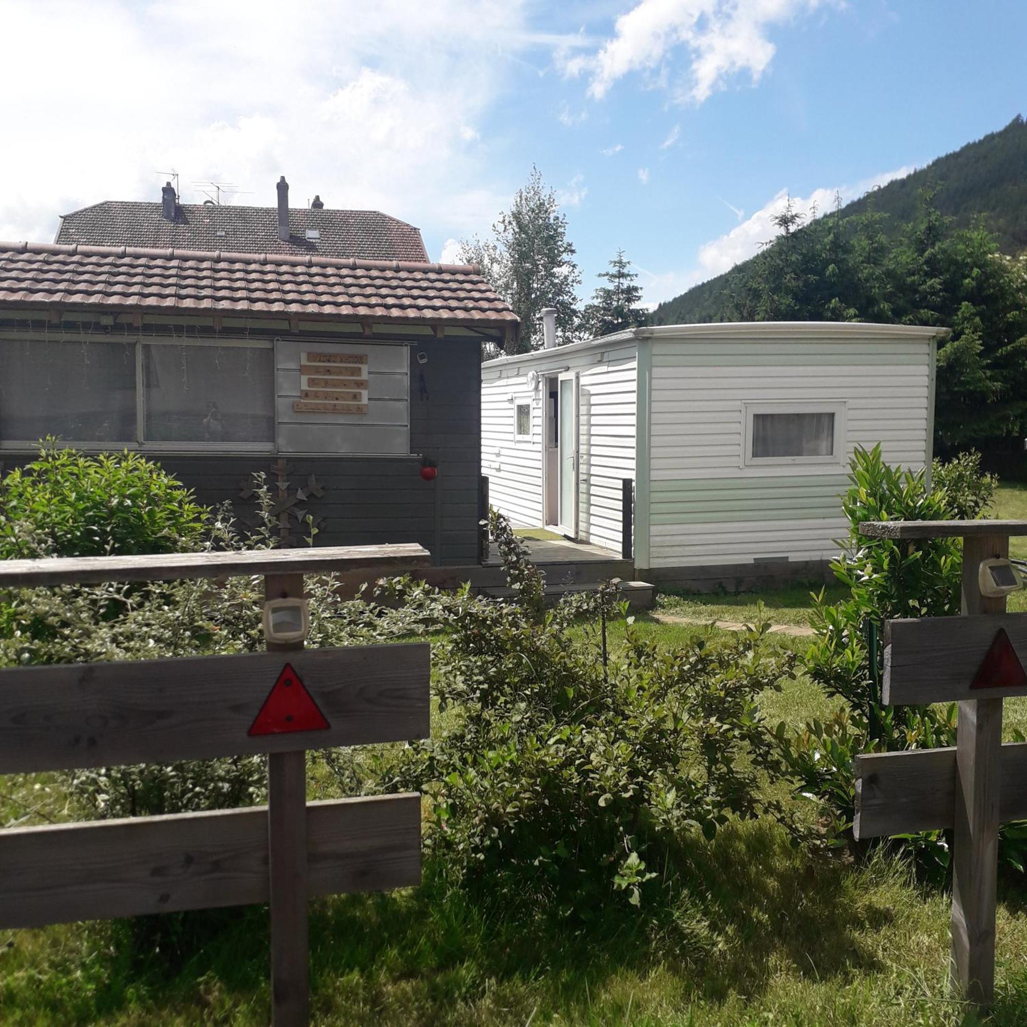 Gites, Les Jonquilles, Le Sagard Et Bungalow Les Brimbelles, Nature Et Detente La Houssiere 外观 照片